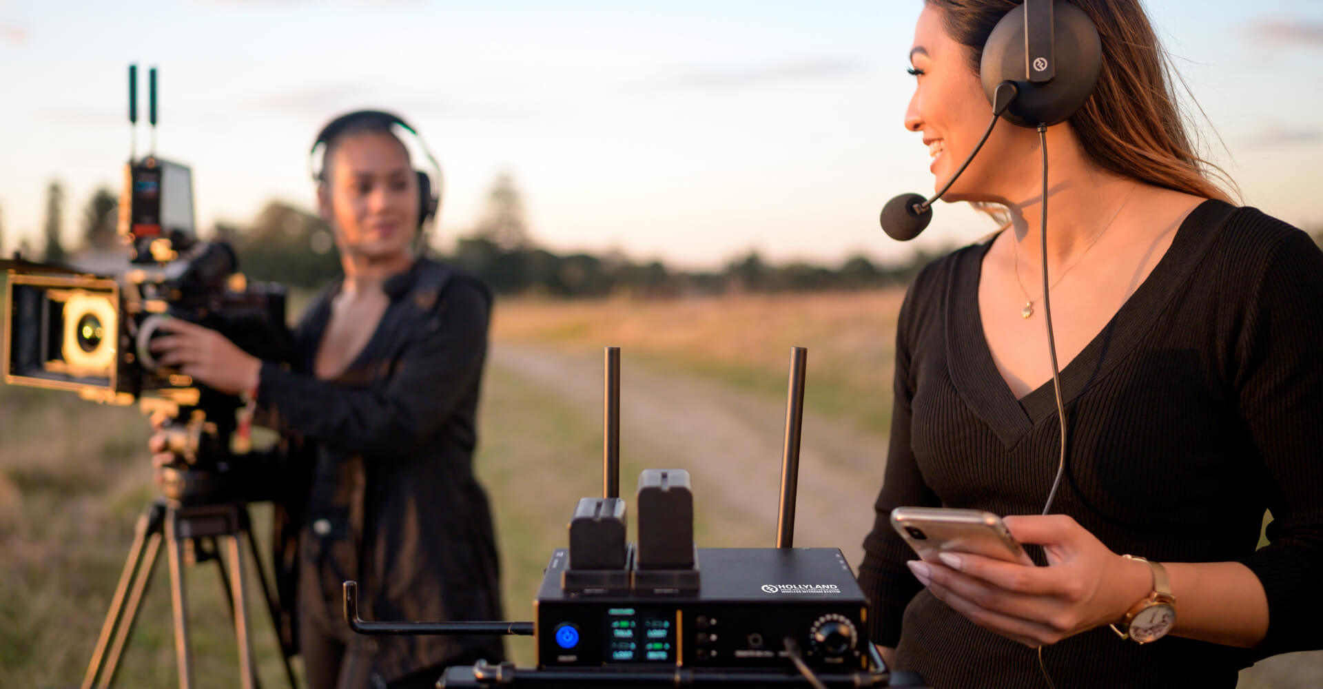 Effortless Team Communication at a Range of 1,000ft (300m)